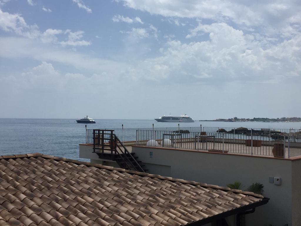 تاورمينا Beach Apartments Patrizia المظهر الخارجي الصورة