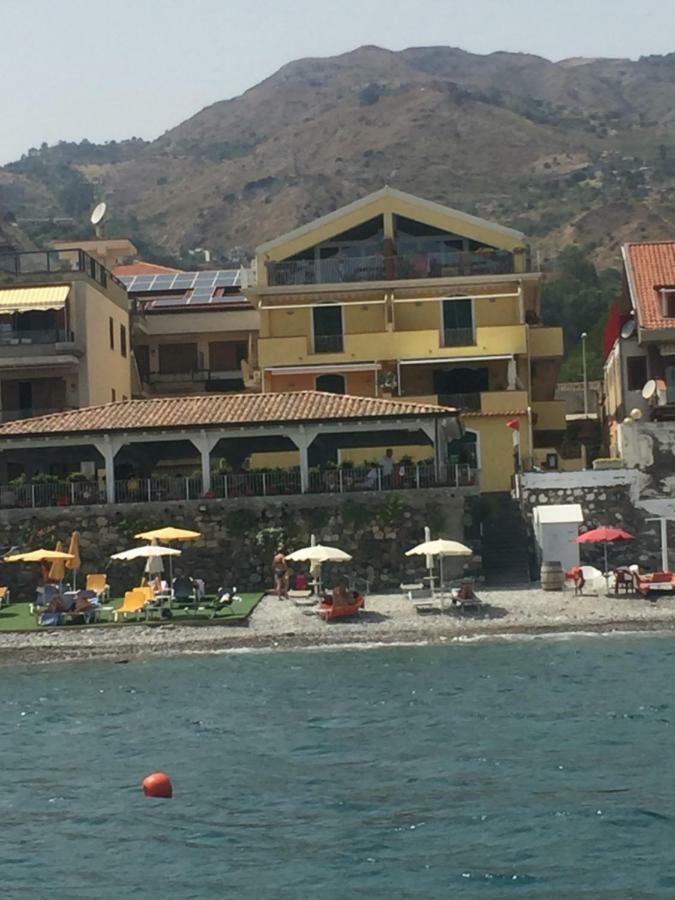 تاورمينا Beach Apartments Patrizia المظهر الخارجي الصورة